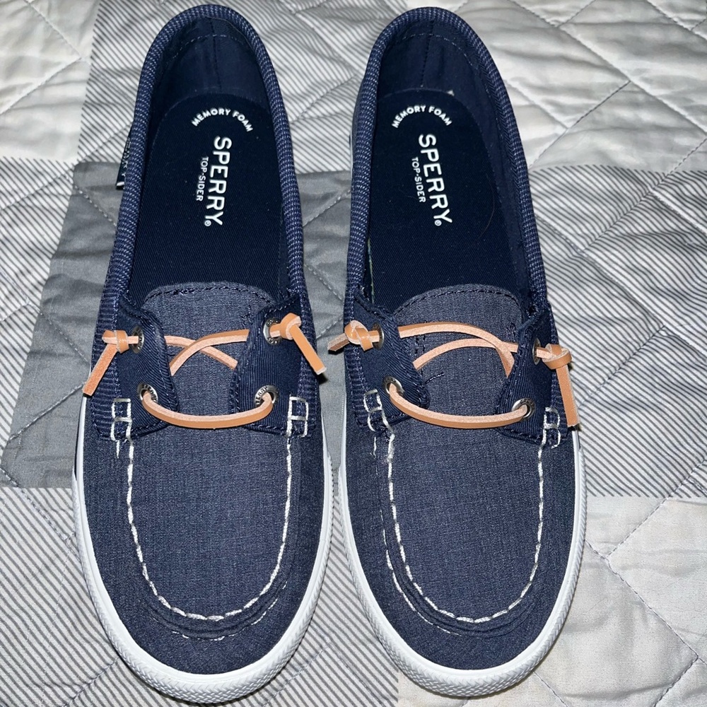 New Women’s Sperry’s boat shoe size 7